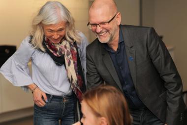 Kommunalråd Karolina Wallström och Mats-Olof Liljegren på skolbesök